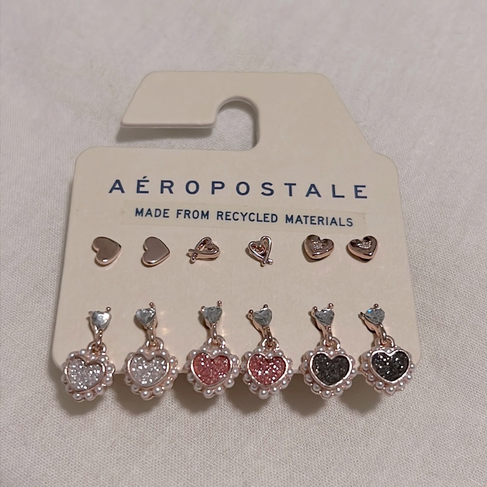6 pairs of heart themed earrings ♥️